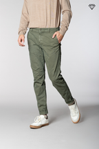 John Coolkhinos pantalone chino uomo in gabardina logo edition carrot fit ①