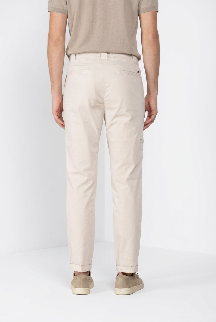 Madison M74 pantalón chino hombre en twill ligero stretch carrot fit