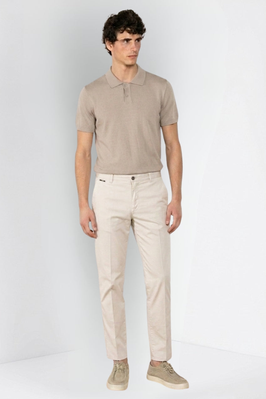 Madison M74 pantalón chino hombre en twill ligero stretch carrot fit
