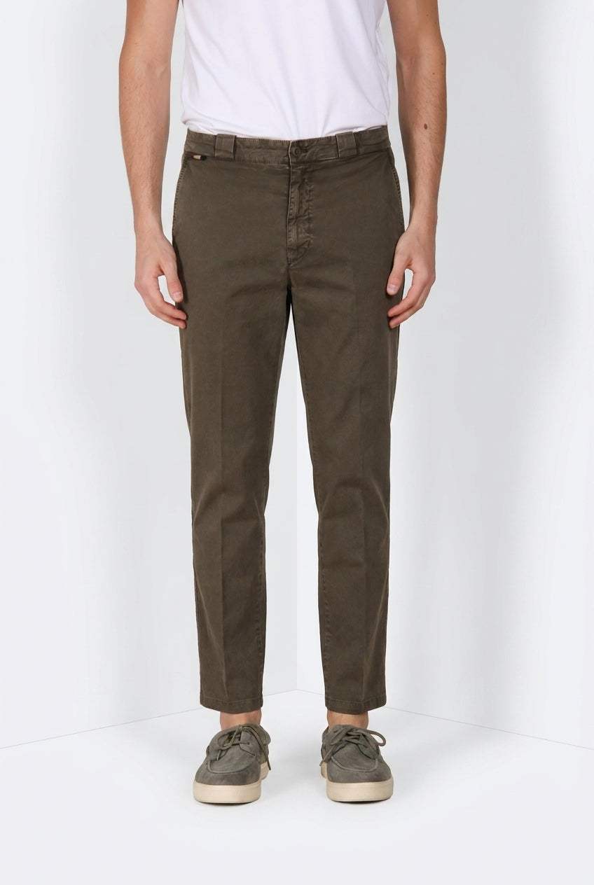 Madison M74 pantalón chino hombre en twill ligero stretch carrot fit
