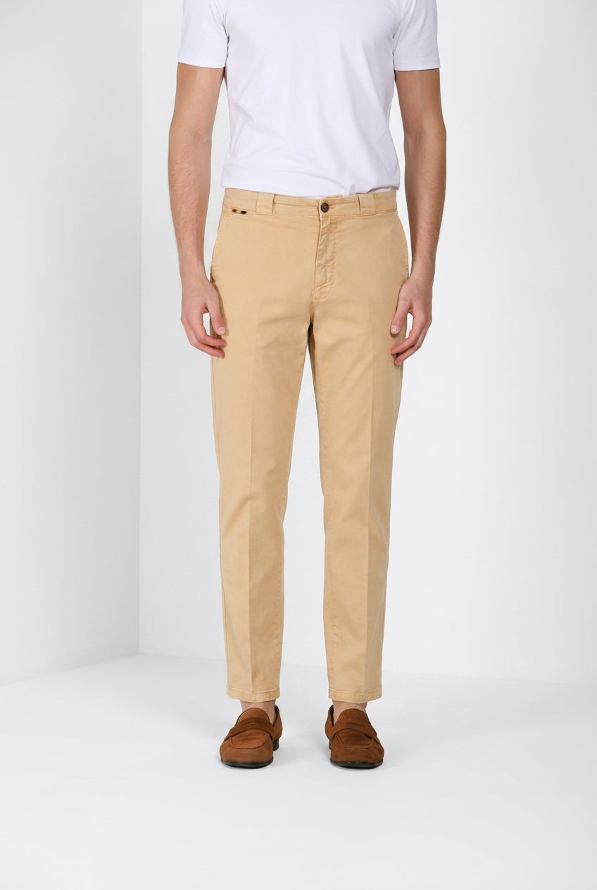 Madison M74 pantalón chino hombre en twill ligero stretch carrot fit