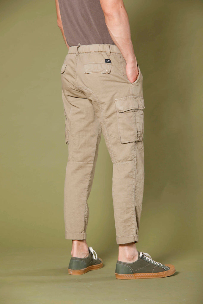 immagine 4 di pantalone cargo uomo in canapa modello chile buckle colore kaki regular fit di mason's 