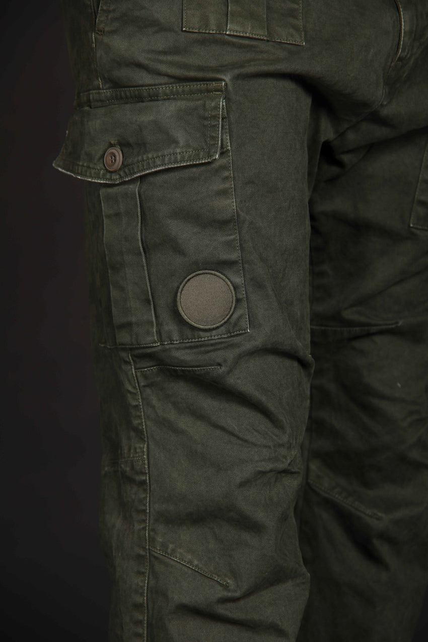 immagine 4 di pantalone cargo uomo modello George Coolpocket in verde carrot fit di Mason's