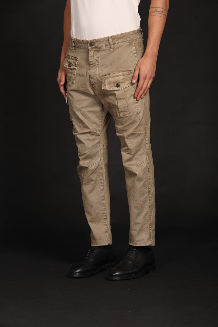 immagine 3 di pantalone cargo uomo modello George Coolpocket di colore kaki fit carrot di Mason's