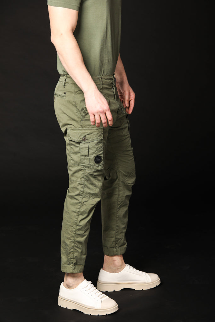 immagine 4 di pantalone cargo uomo modello George Coolpocket in verde fit carrot di Mason's