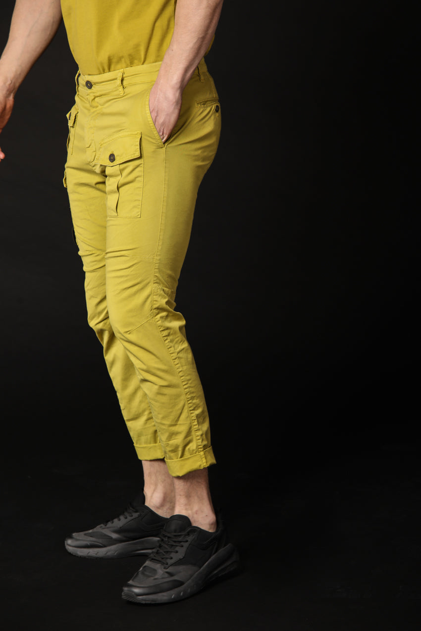 Image 2 de pantalon cargo pour homme modèle George Coolpocket en vert lime, coupe carotte de Mason's