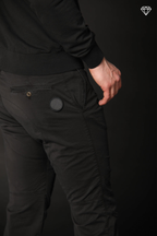 John Coolkhinos pantalone chino uomo in raso stretch logo edition carrot fit ①