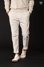 John Coolkhinos pantalone chino uomo in raso stretch logo edition carrot fit ①