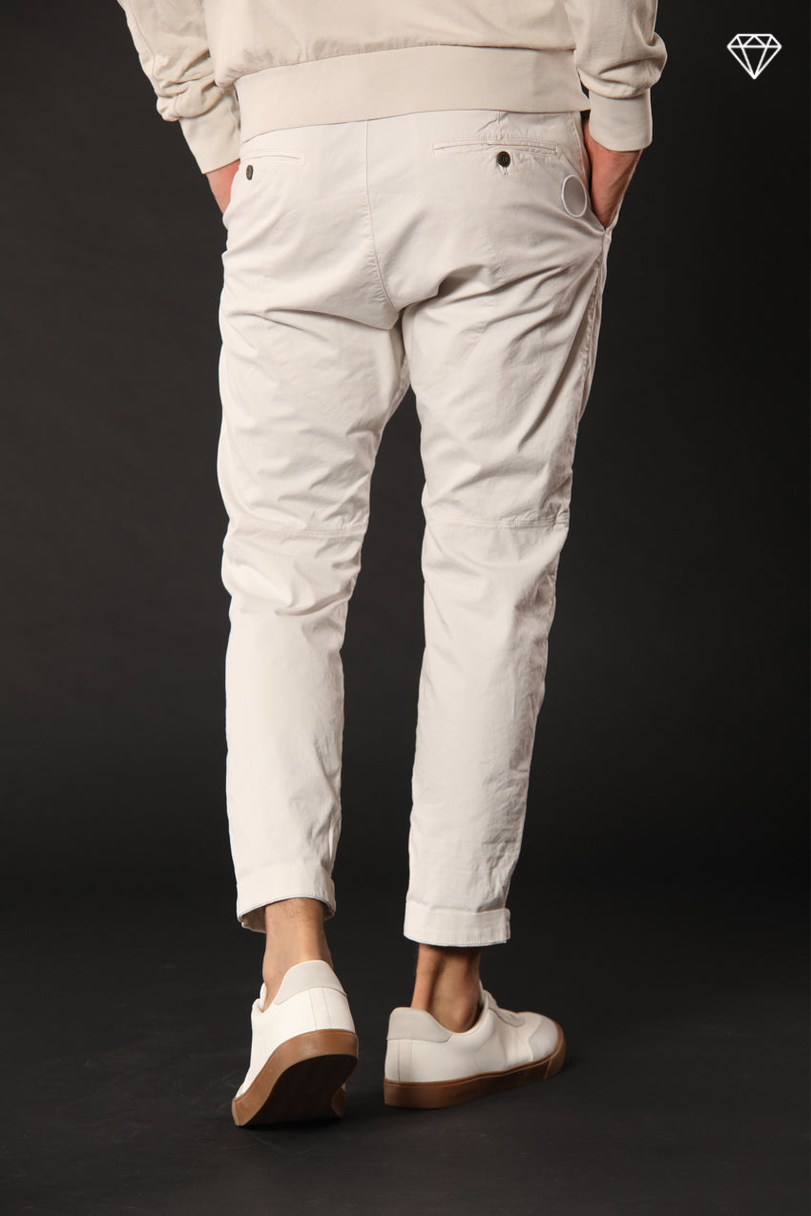 John Coolkhinos pantalone chino uomo in raso stretch logo edition carrot fit ①