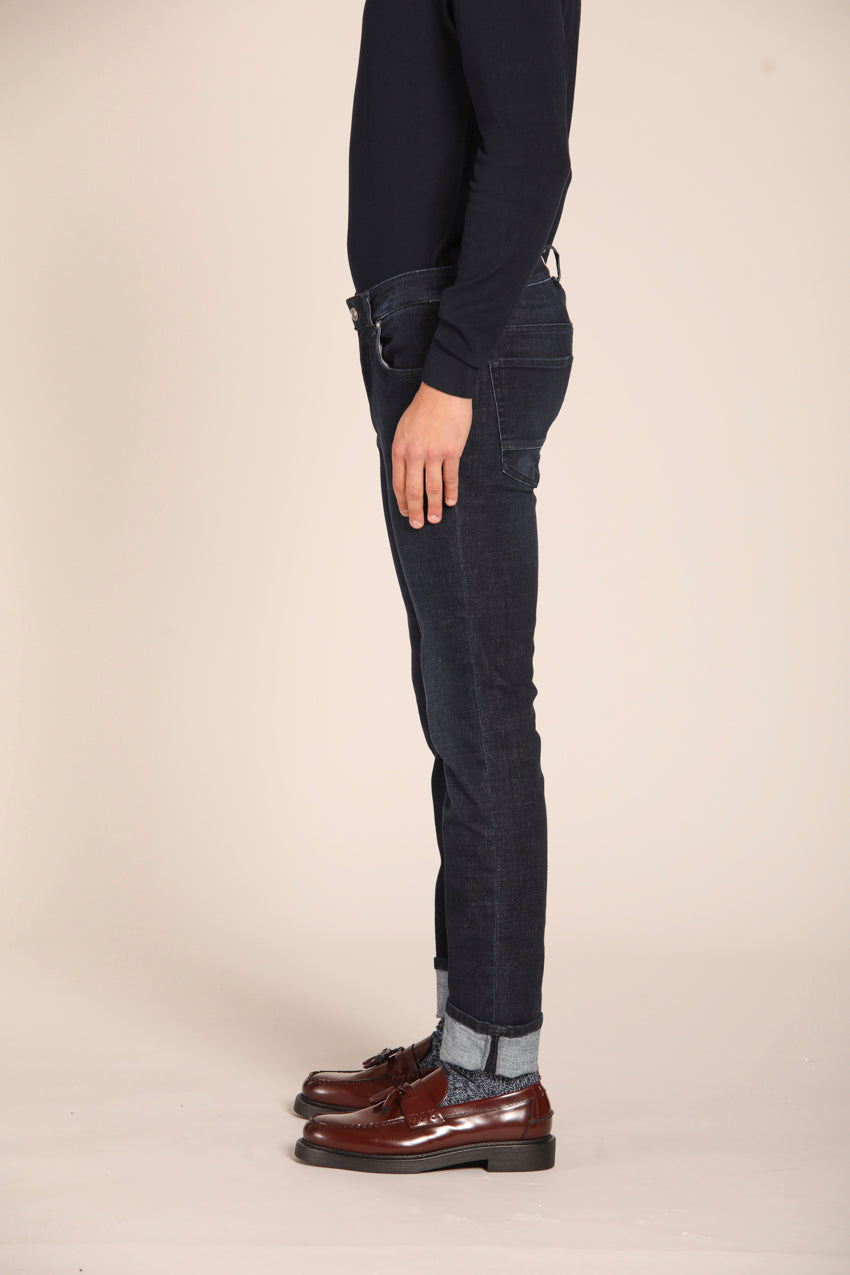 immagine 5 di pantalone chino uomo in denim modello Harris a 5 tasche, colore blu navy, fit slim di Mason's