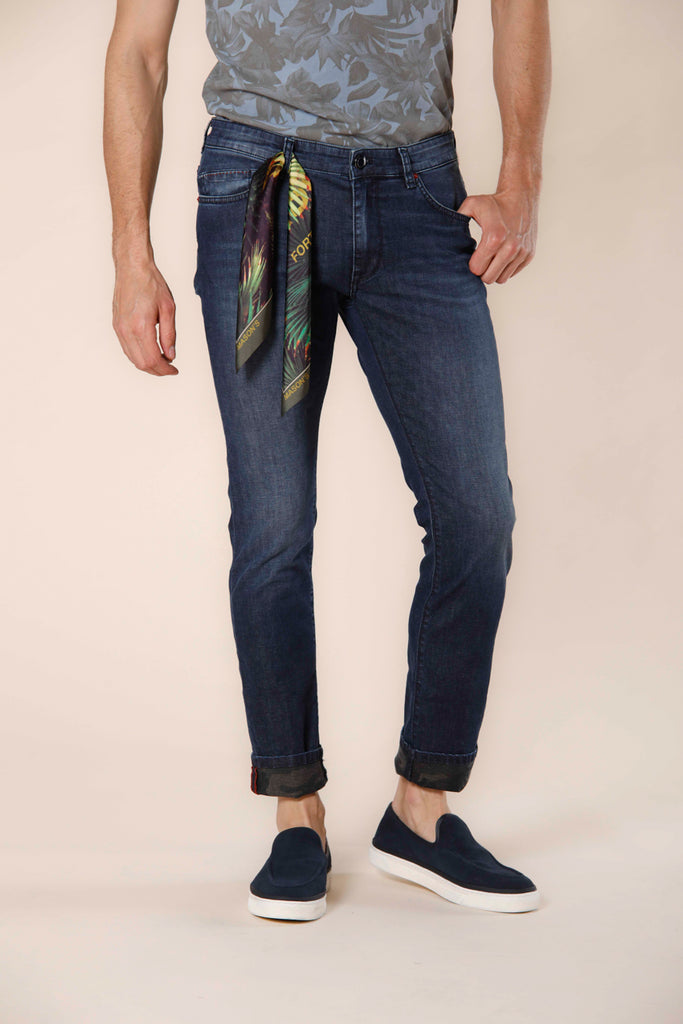 immagine 5 di pantalone uomo in denim stretch pattern mimetico modello harris 5 tasche colore blu navy slim fit di Mason's 