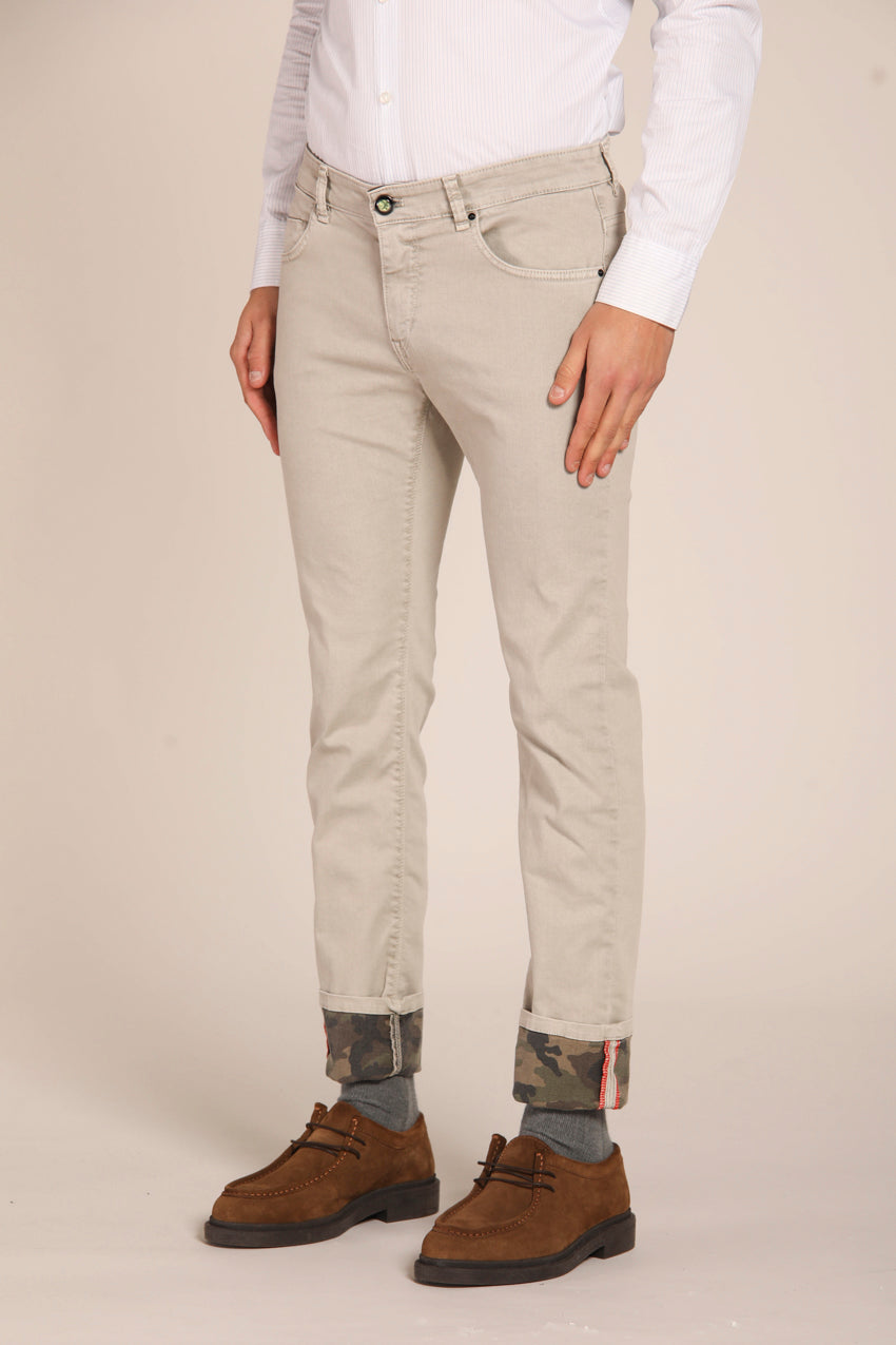 immagine 3 di pantalone chino uomo modello Harris in grigio, camouflage interno, fit slim di Mason's