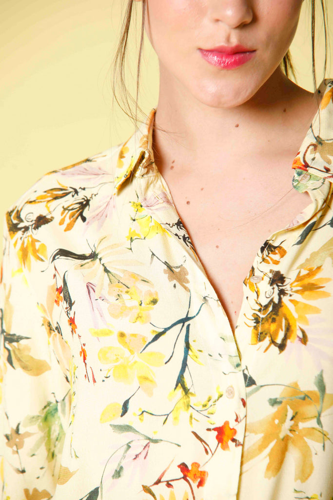 immagine 2 di abito lungo da donna in popeline con pattern fiori di campo modello Nicole Dress colore giallino regular di Mason's 