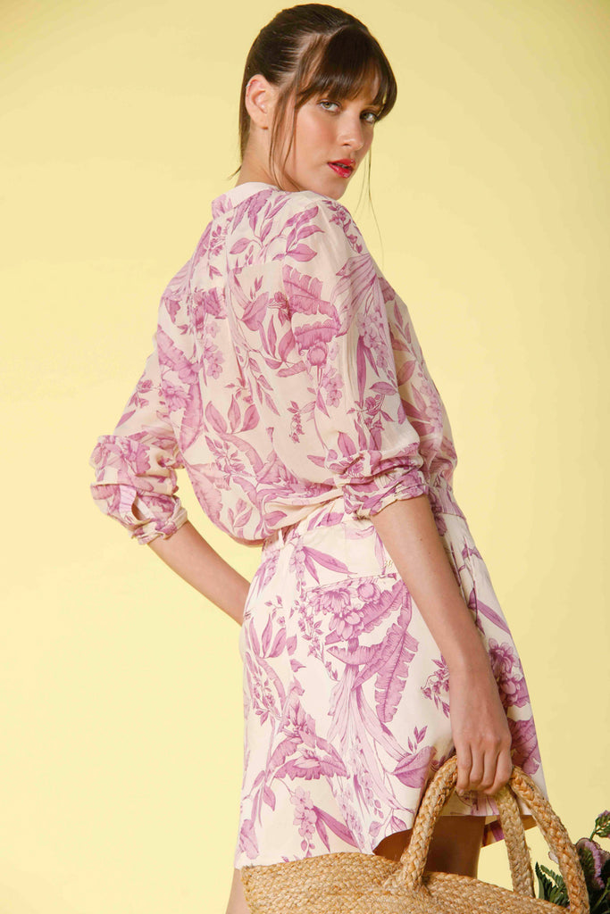 immagine 2 di camicia da donna a maniche lunghe in mussola con stampa a fiori e collo alla coreana modello Delhi colore rosa di Mason's 
