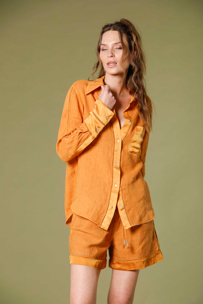 immagine 3 di camicia da donna a maniche lunghe in lino modello Nicole Patch colore arancio di mason's 
