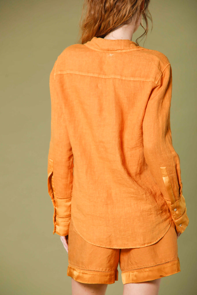 immagine 4 di camicia da donna a maniche lunghe in lino modello Nicole Patch colore arancio di mason's 
