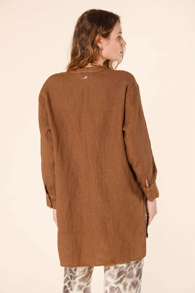 immagine 3 di camicia da donna a manica lunga in lino con scollo alla coreana modello India colore marrone bruciato di Mason's 