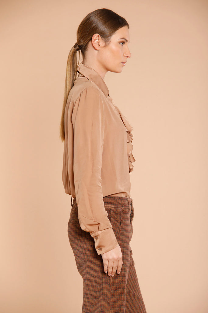 Immagine 4 di camicia da donna in viscosa color nocciola con rouches modello Nicole Jabot di Mason's
