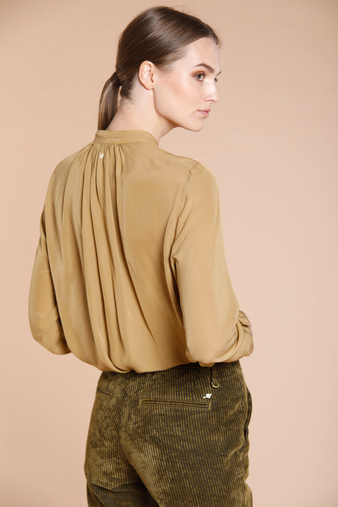 Immagine 3 di camicia da donna in viscosa color falegname con collo alla coreana modello Adele City di Mason's