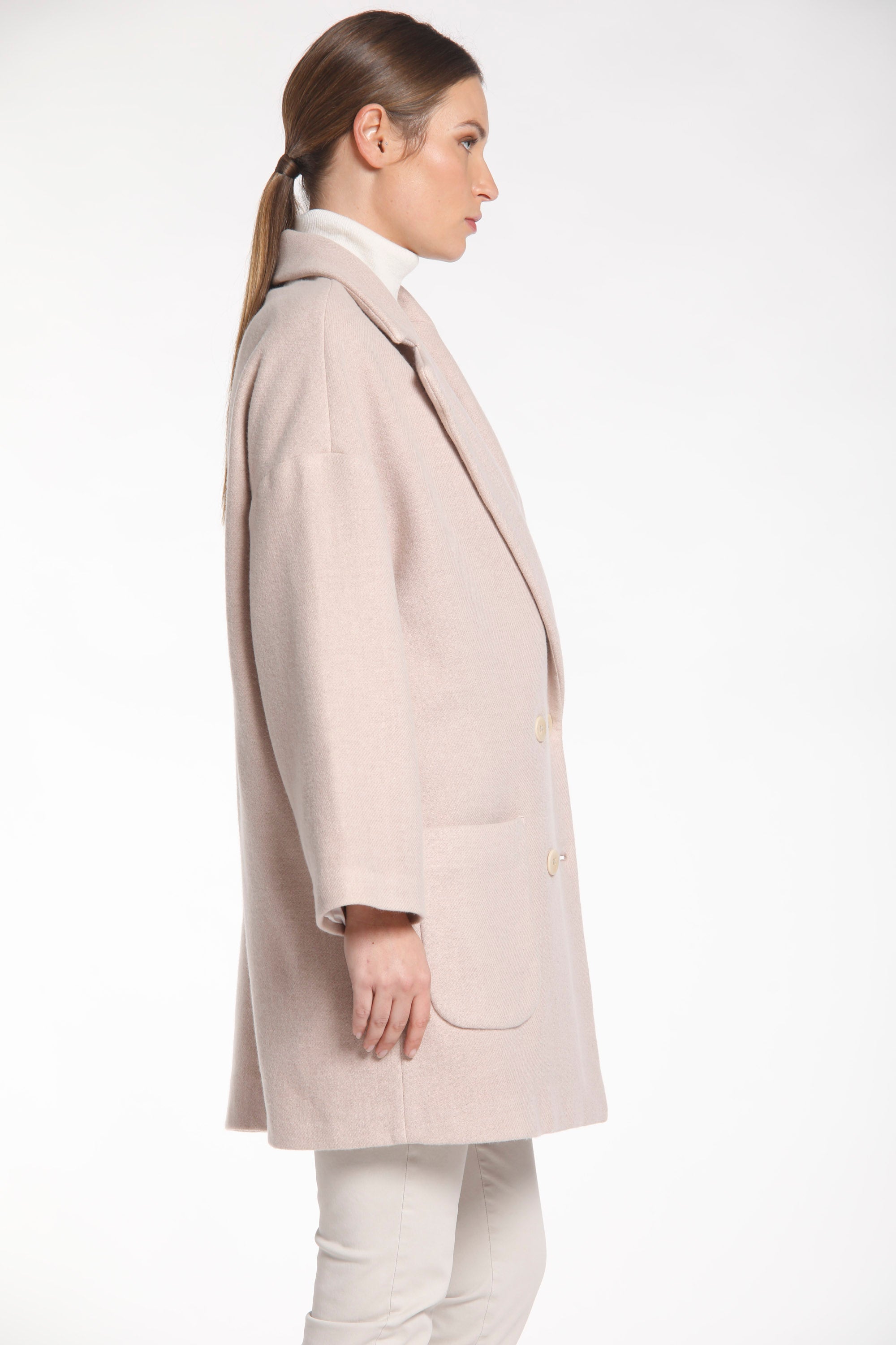 Image 4 d'un manteau femme en laine rose clair modèle Noemi par Mason's.