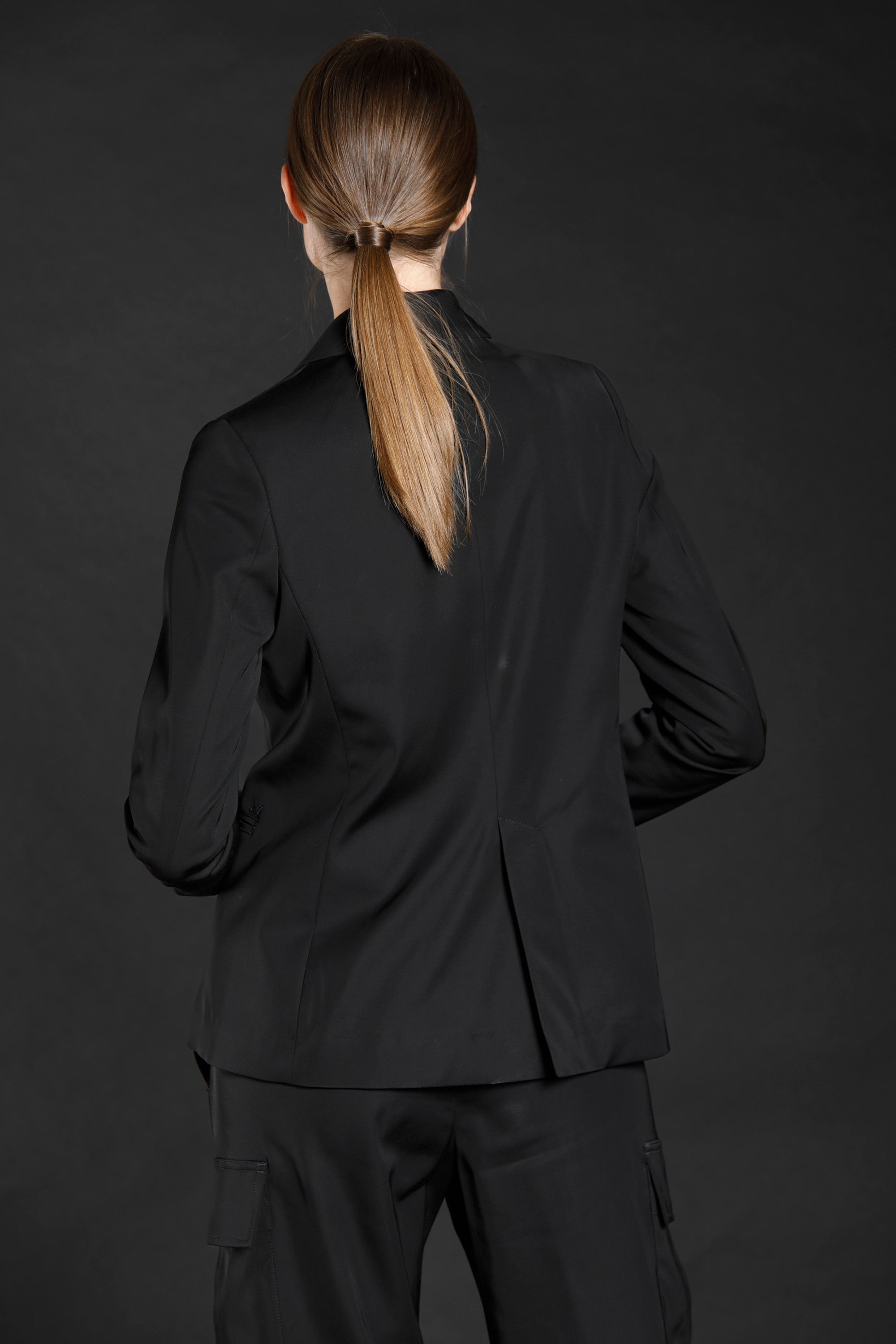 image 4 de veste  femme en satin stretch couleur noir modèle Smocking de Mason's