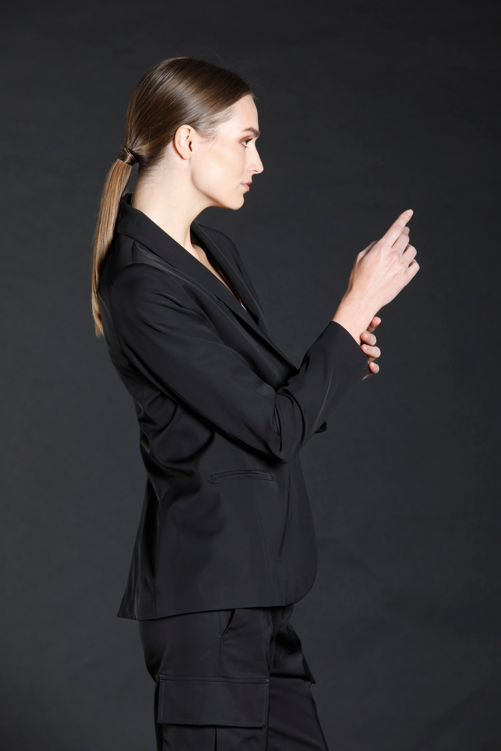 image 5 de veste  femme en satin stretch couleur noir modèle Smocking de Mason's