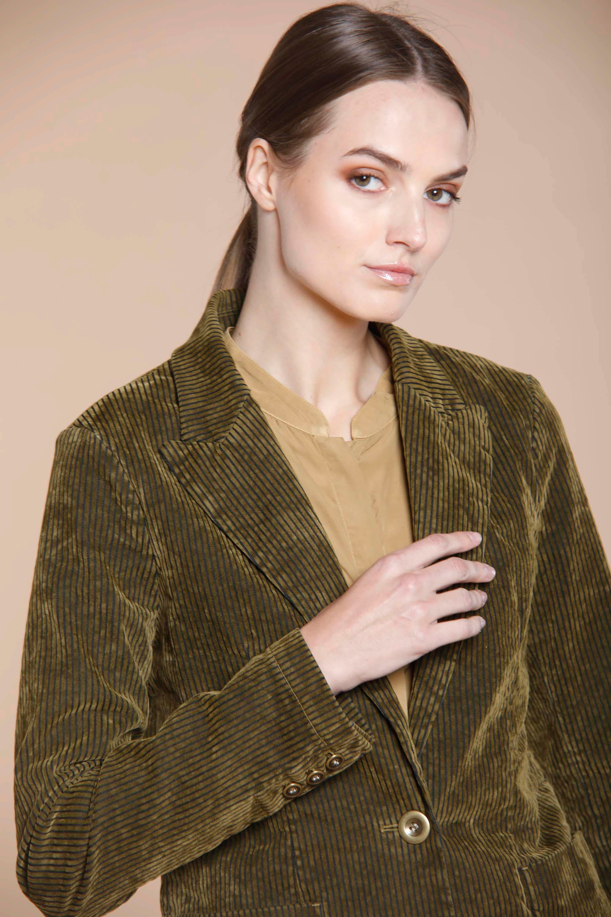 Image 3 d'un blazer femme en velours côtelé vert modèle Theresa par Mason's