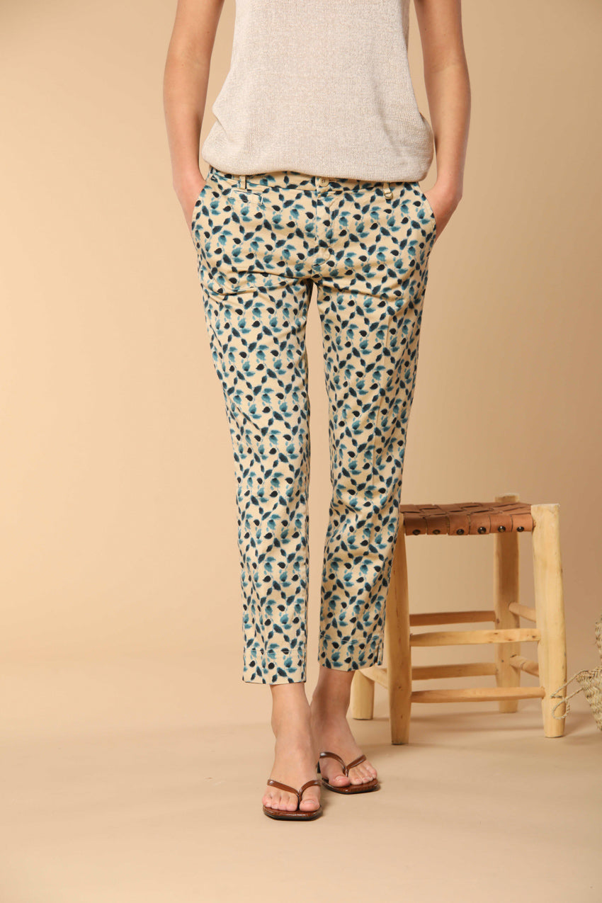 Jaqueline women's chino capri trousers in stretch cotton satin with leaf print slim fit