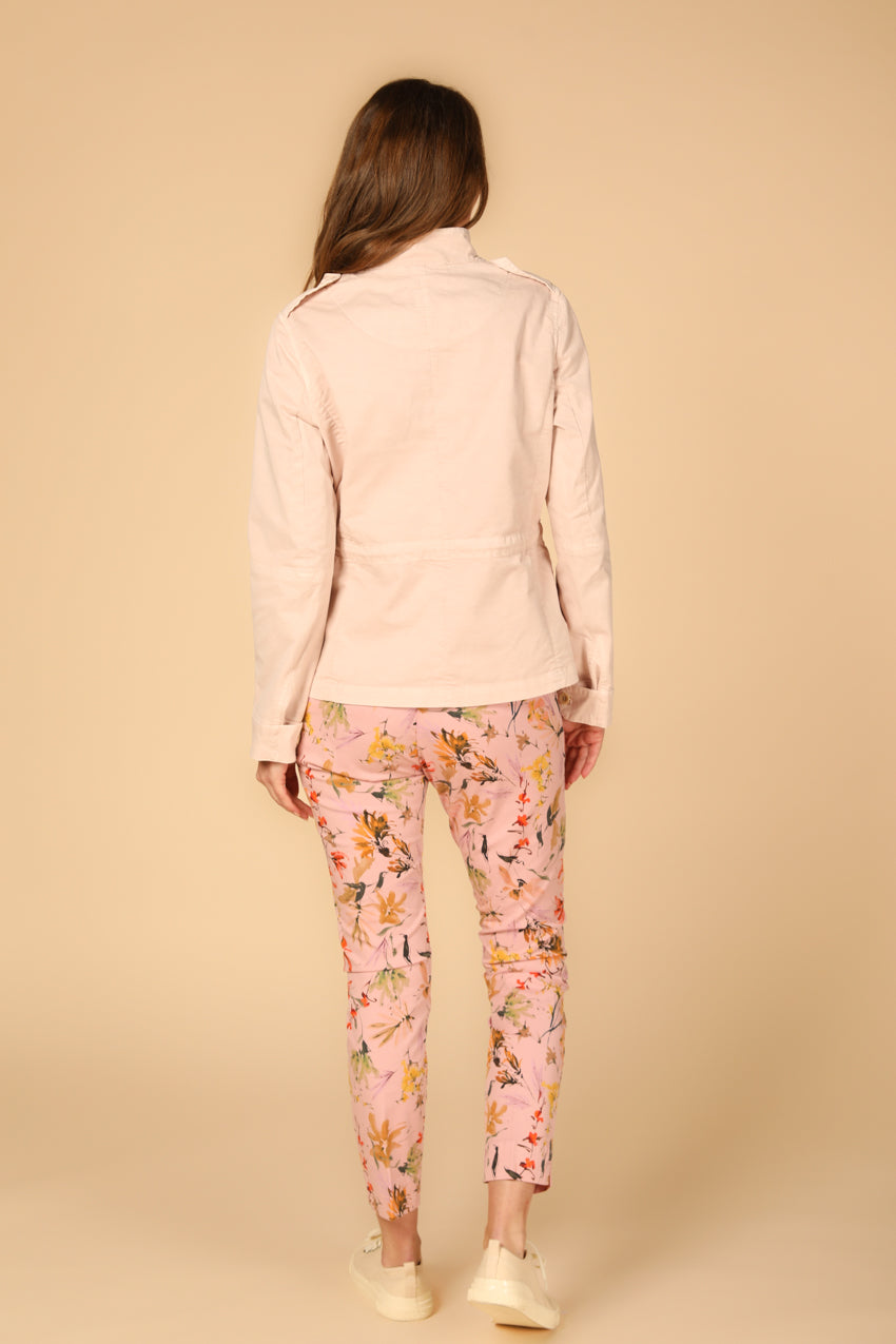 Image 4 de pantalon chino capri pour femme, modèle Jaqueline Curvie, couleur lilas, coupe curvy de Mason's.