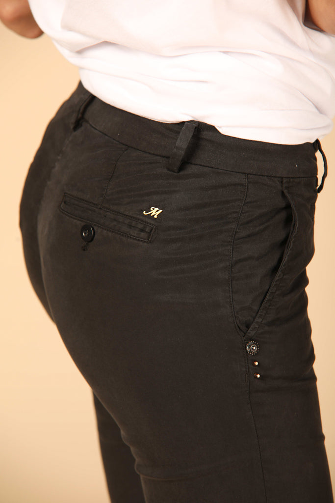 immagine 3 di pantalone chino capri donna modello Jaqueline Curvie colore nero  fit curvy di Mason's