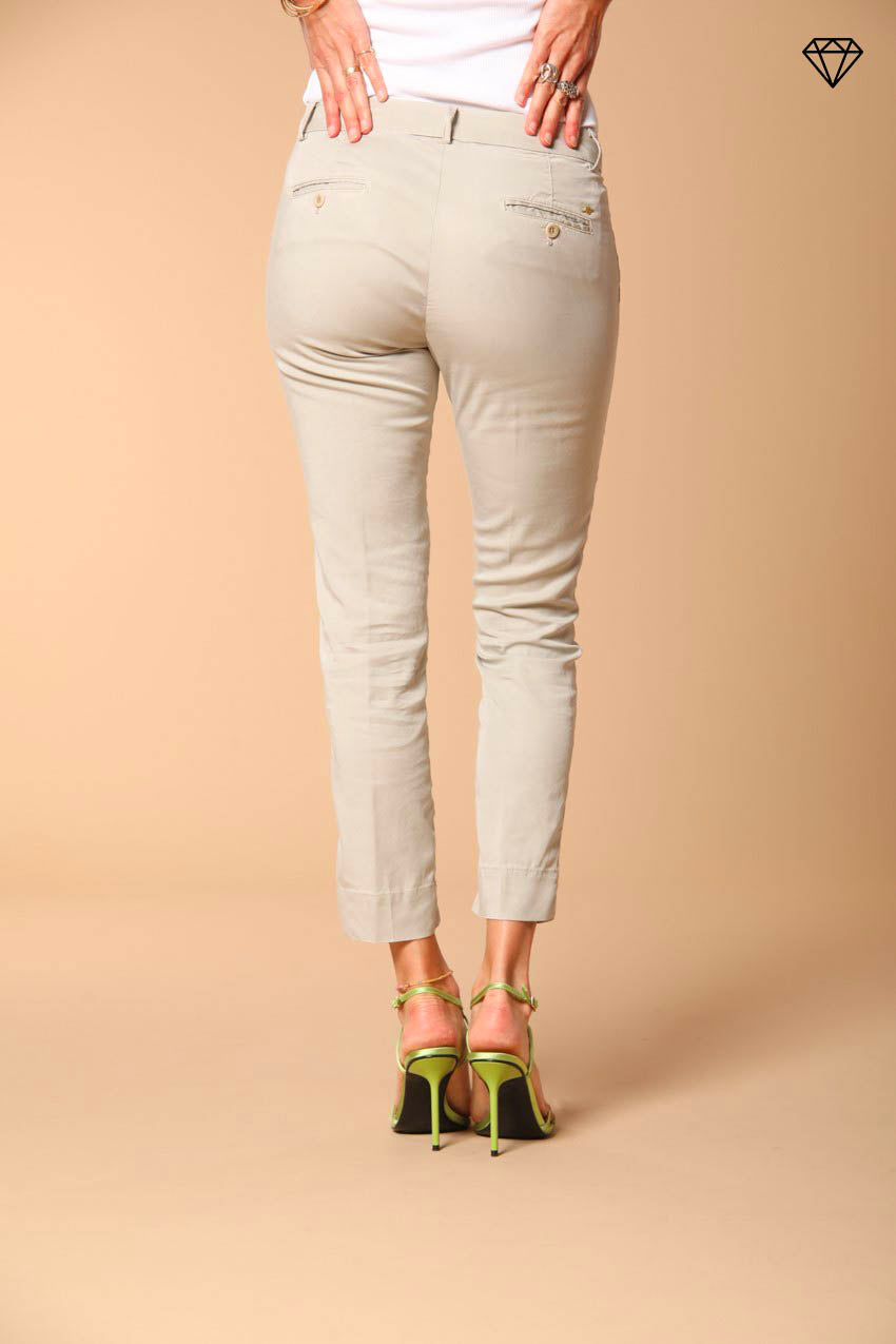 Immagine 5 di pantalone chino donna in twill modello Jaqueline Curvie curvy fit