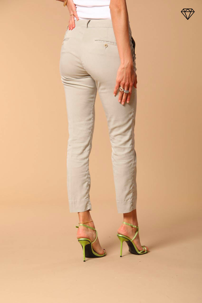 Immagine 3 di pantalone chino donna in twill modello Jaqueline Curvie curvy fit