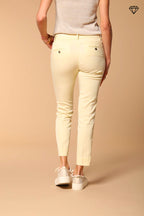 Immagine 4 di pantalone chino donna in twill modello Jaqueline Curvie curvy fit