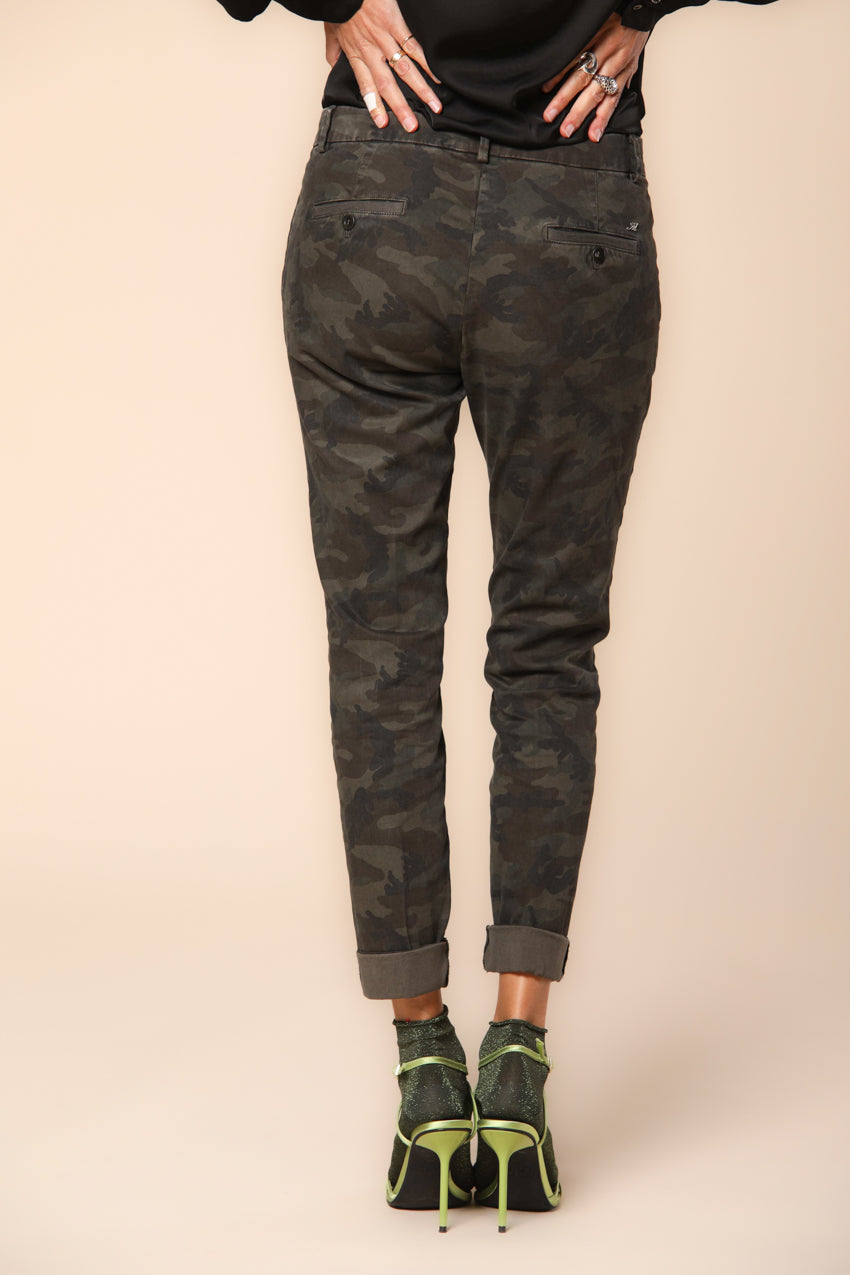 Jaqueline Archivio women's chino pants in camouflage-print gabardine, curvy fit ①