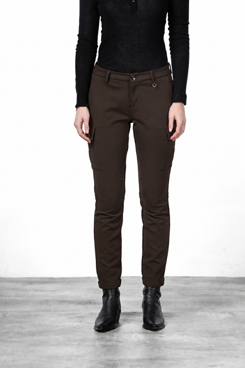 Chile City women’s cargo pants in technical jersey with slim fit
