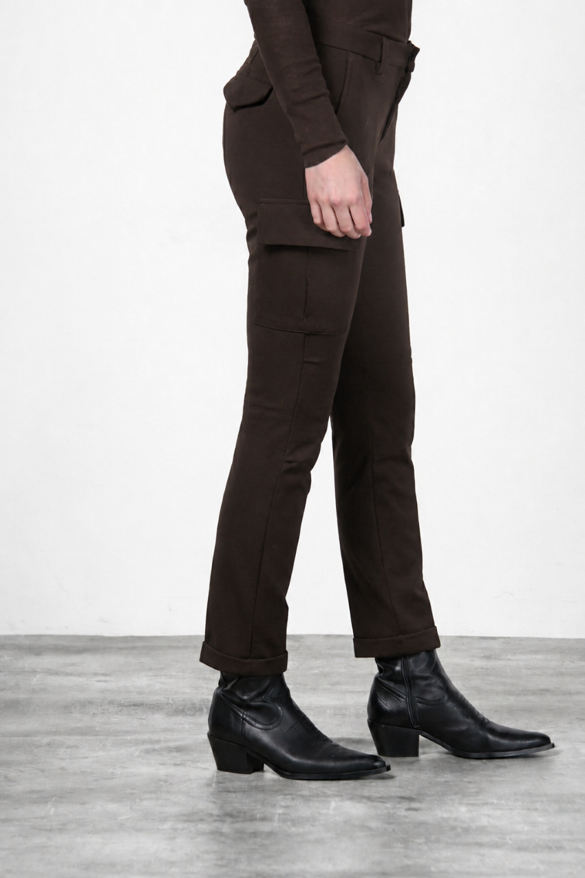 Chile City women’s cargo pants in technical jersey with slim fit
