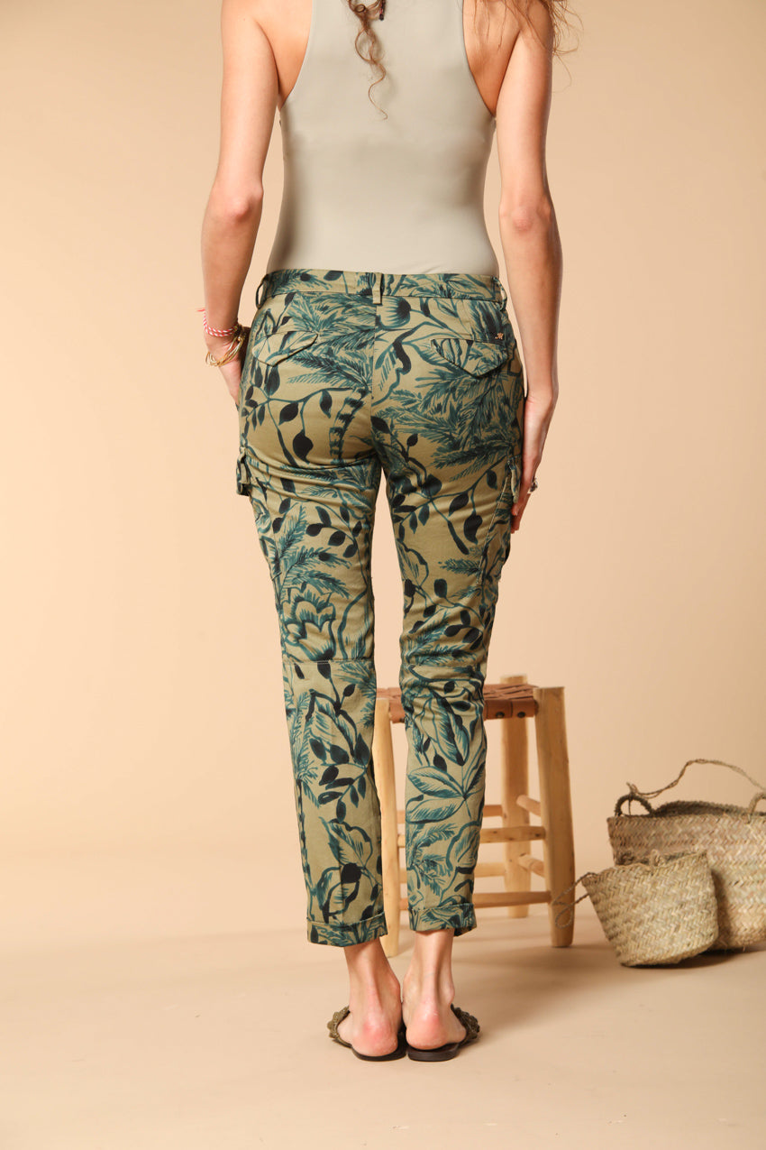 Chile City women's cargo pants in satin with floral print curvy fit