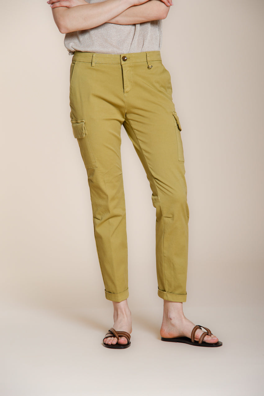 Chile City pantalón cargo mujer en gabardina stretch slim fit