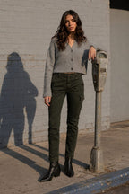 Chile City women’s cargo pants in satin with slim fit