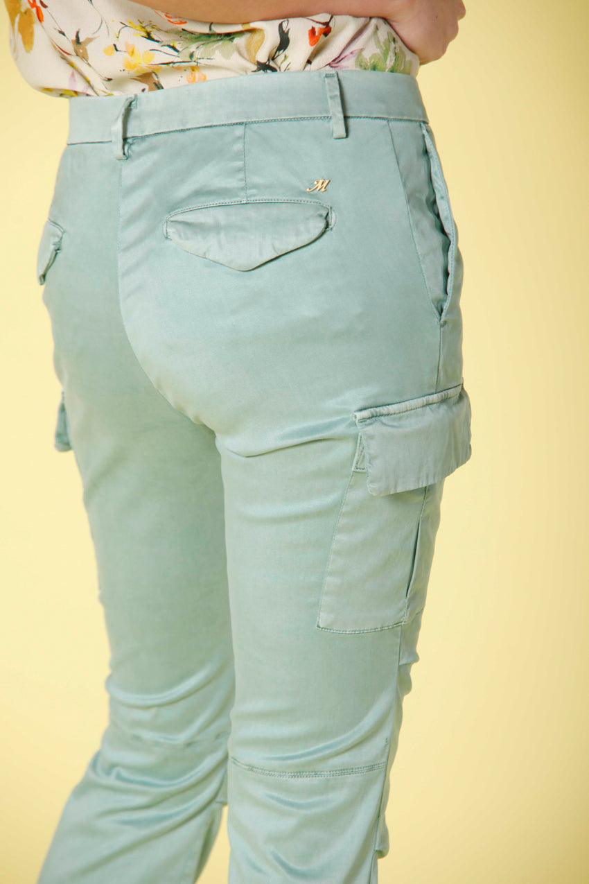 Image 3 du pantalon cargo ur femme en satin stretch couleur vert menthe modèle Chile City de Mason's