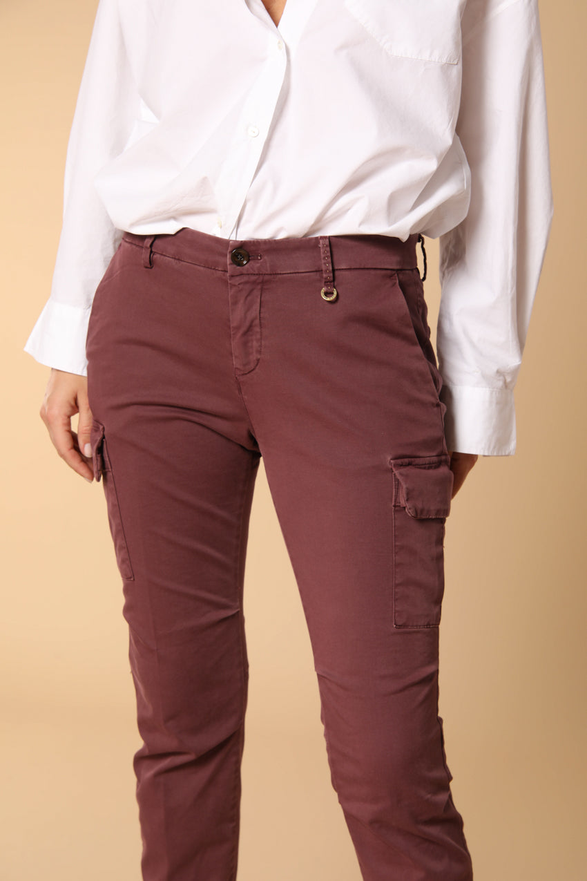 Chile City pantalón cargo mujer en gabardina curvy fit