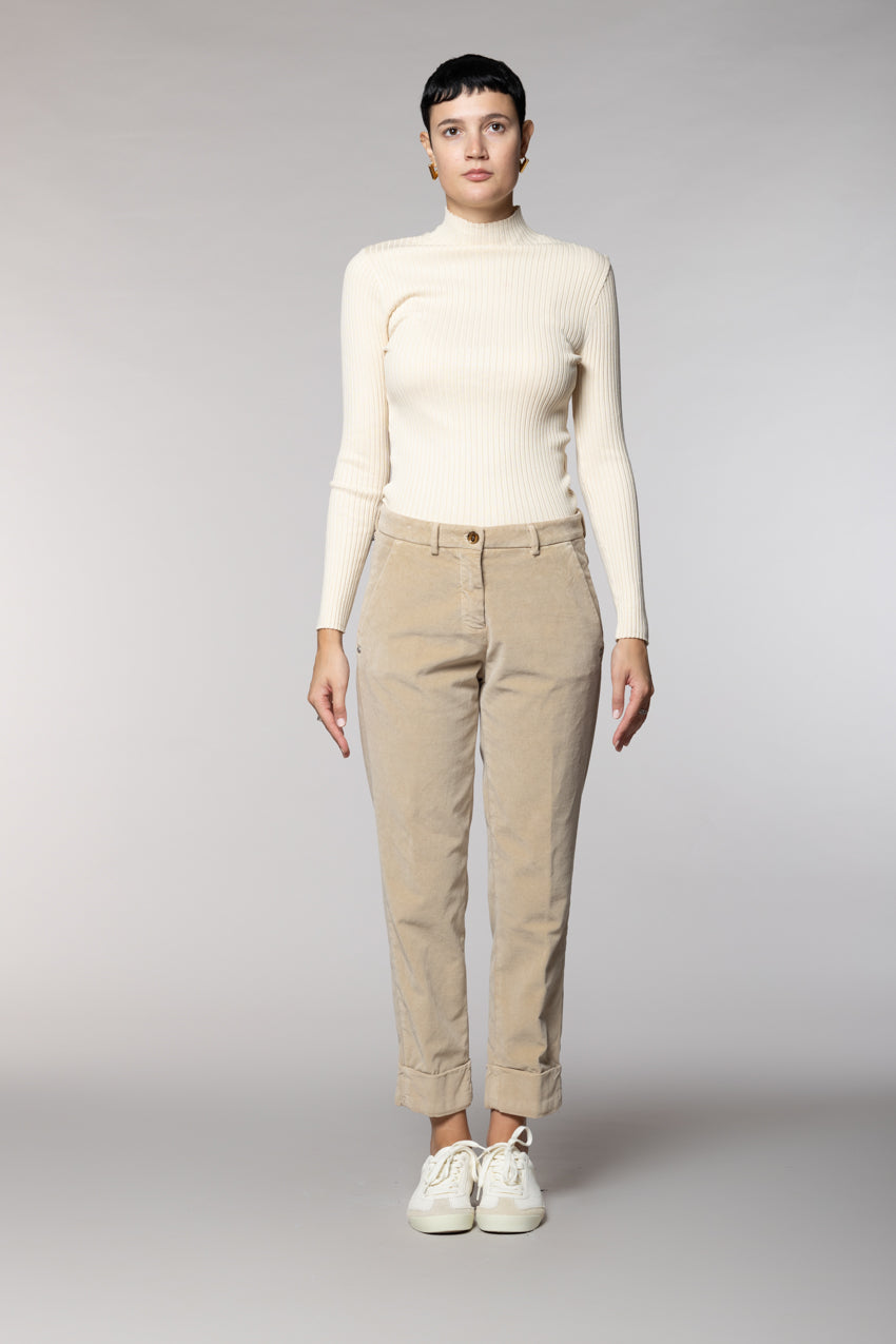 New York Carrot women’s chino pants in velvet carrot fit