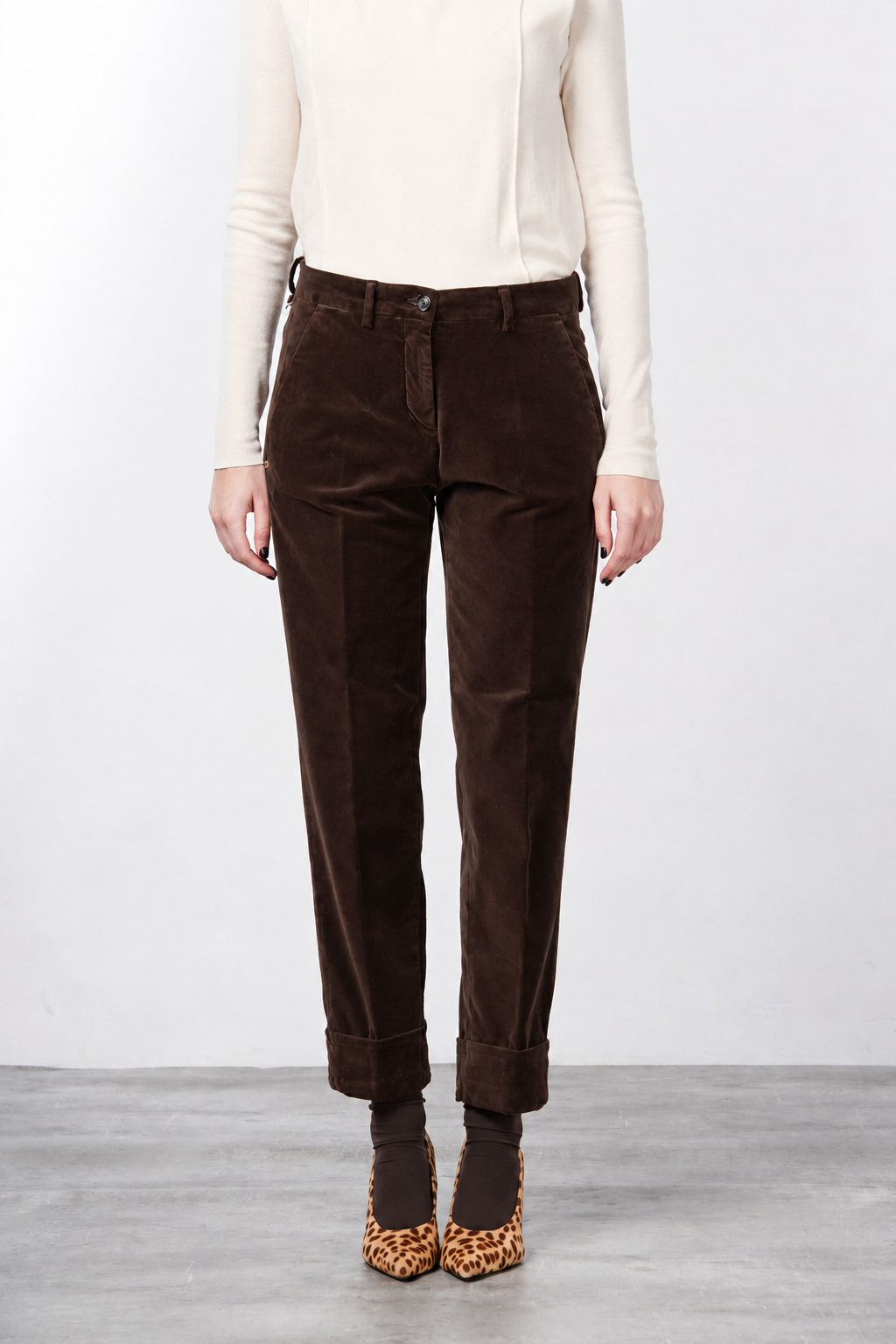 New York Carrot pantalón chino de mujer en terciopelo liso carrot fit ①
