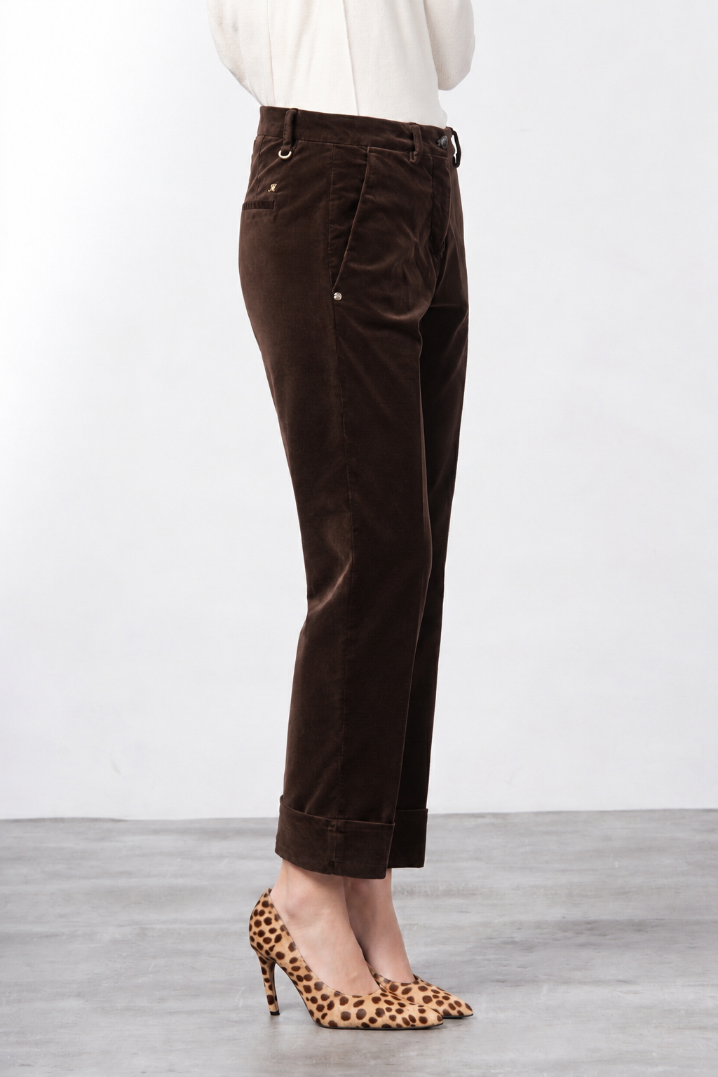 New York Carrot pantalón chino de mujer en terciopelo liso carrot fit ①
