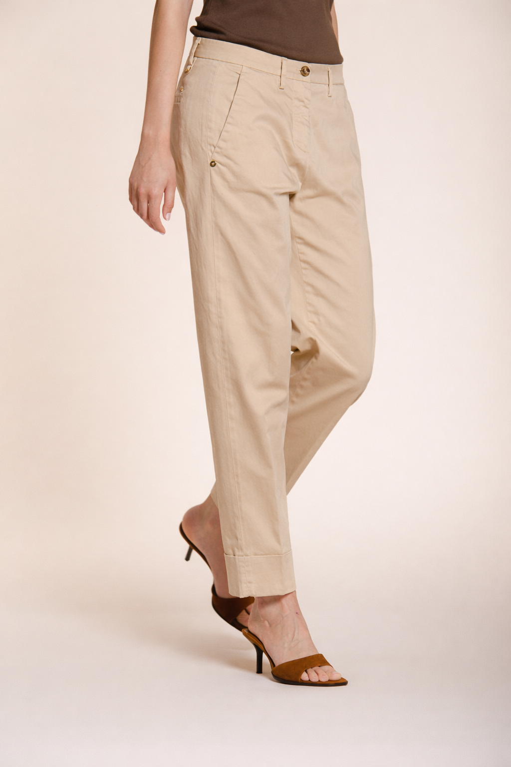 New York Carrot pantalón chino mujer en satén stretch carrot fit ①