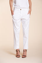 New York Carrot pantalon chino femme en satin stretch carrot fit ①