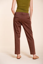 New York Carrot pantalon chino femme en satin stretch carrot fit ①