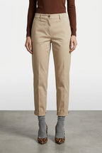 New York Carrot pantalone chino donna in gabardina cotone e lana carrot fit ①