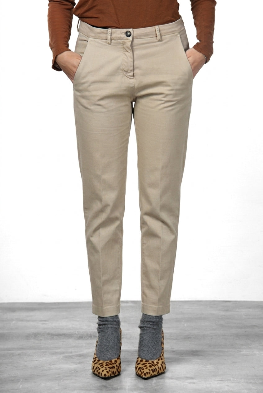 New York Carrot pantalone chino donna in gabardina cotone e lana carrot fit ①