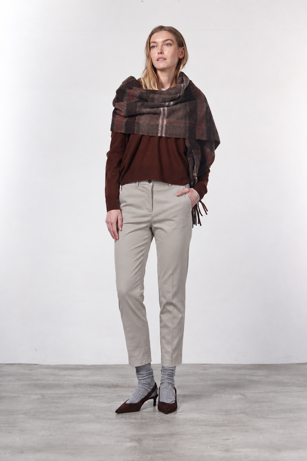 New York Carrot pantalon chino femme en gabardine de coton et laine carrot fit ①
